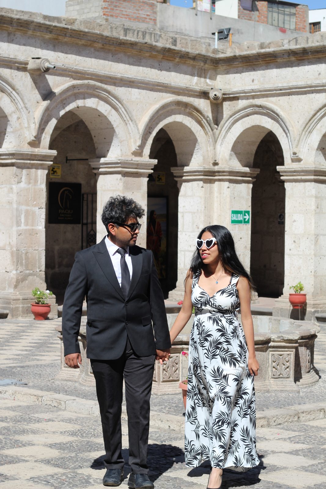 Caminando bajo los arcos
